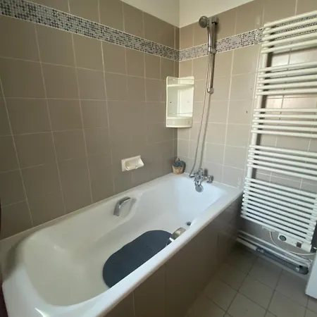 Familial 140 M2 13 * Paris