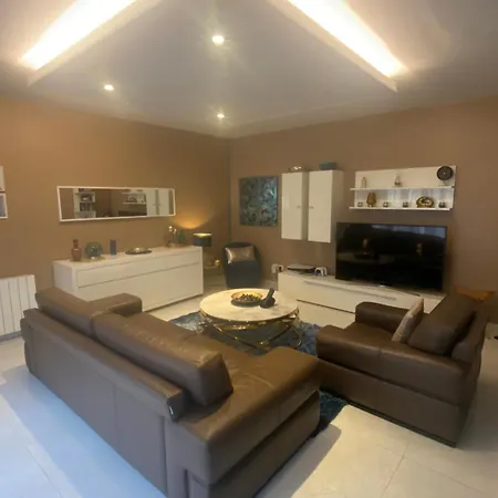 Familial 140 M2 13 * Paris